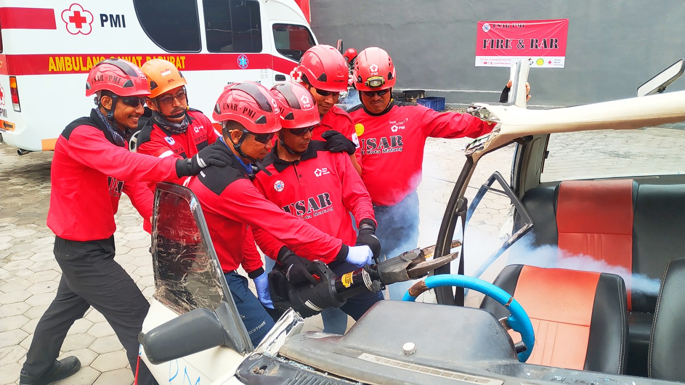 first aid accident kecelakaan diklat PMI PMR KSR relawan ciamis korps Red Cross Indonesia website