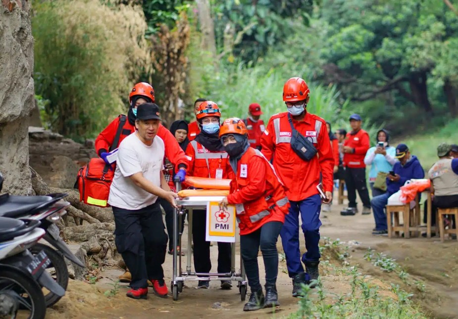 first-aid-diklat-PMI-PMR-KSR-relawan-pertolongan-bencana-ciamis-korps-Red-Cross-Indonesia-website-by-WINSON-MEDIA-TEKNOLOGI-WEBCLOUDHOSTER-jasawebciamis-.com-baliwebservices.com